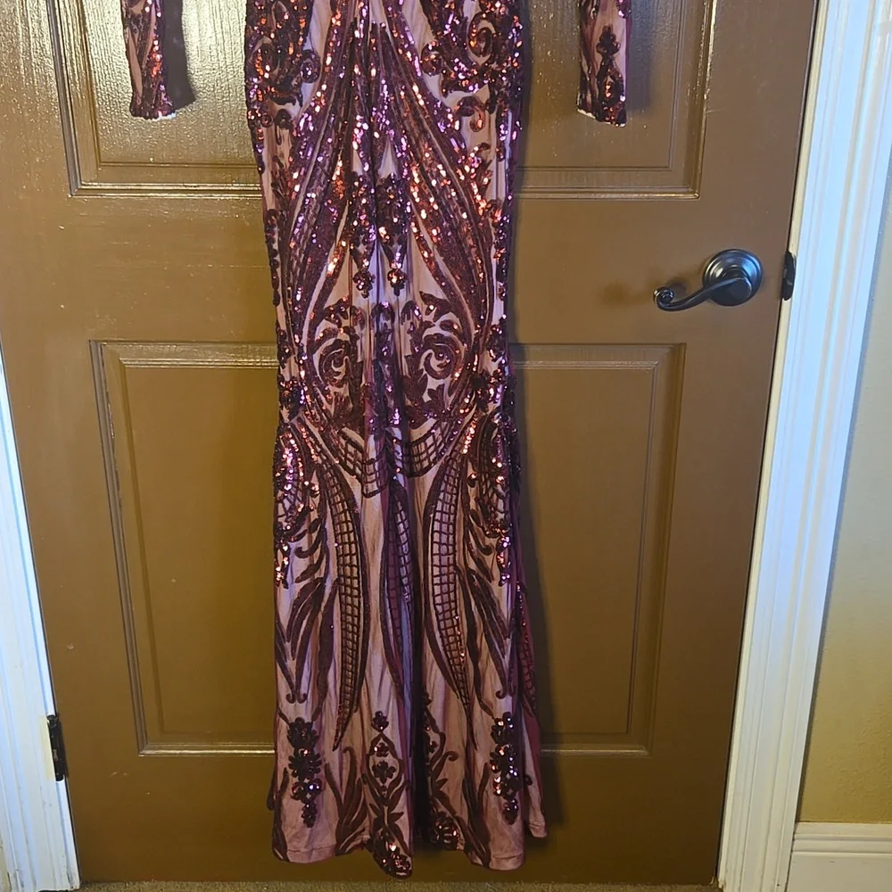 Fashion Nova-Burgundy cutout sequin gown with cream lining Sz XS NWT. - Picture 13 of 15